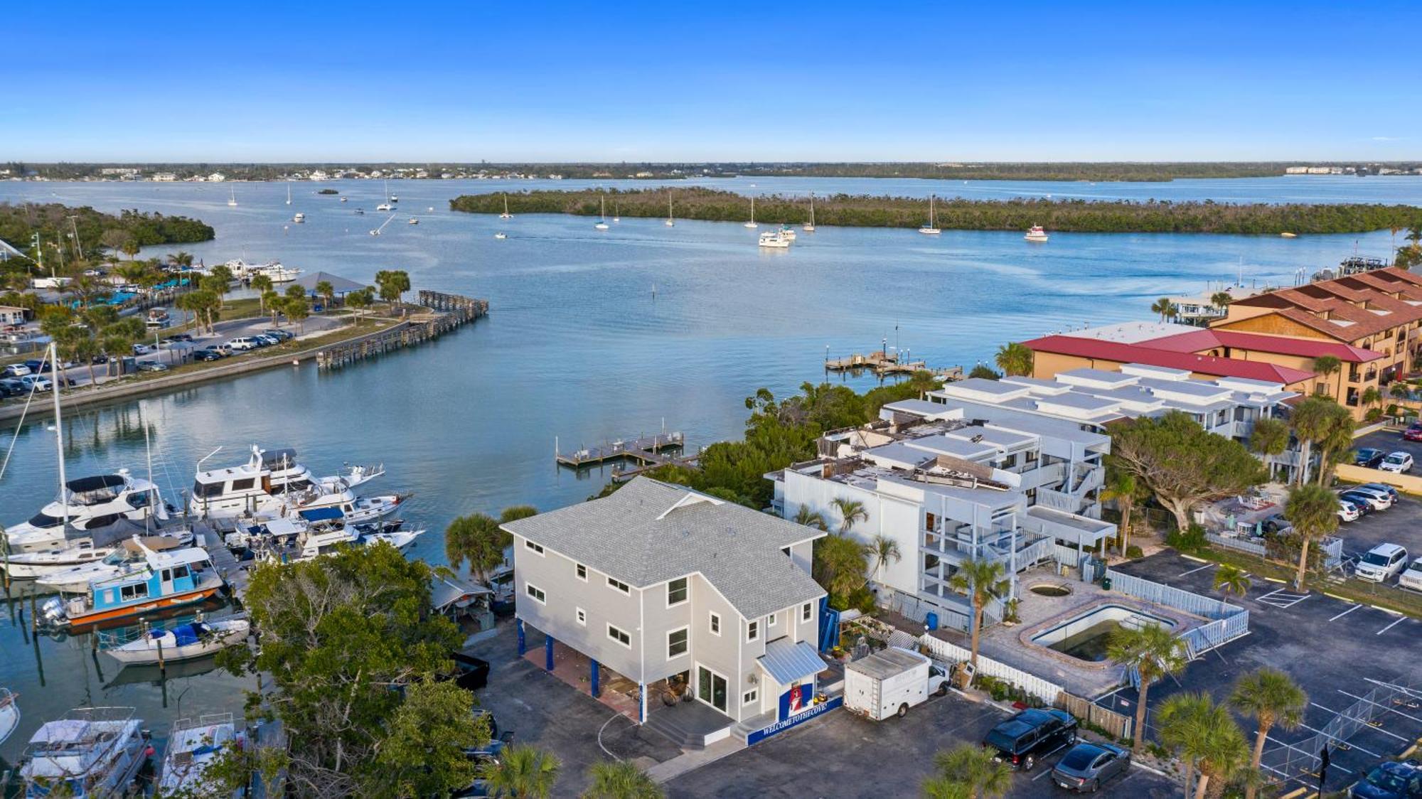 Chadwick Cove Marina Aparthotel Englewood Eksteriør bilde