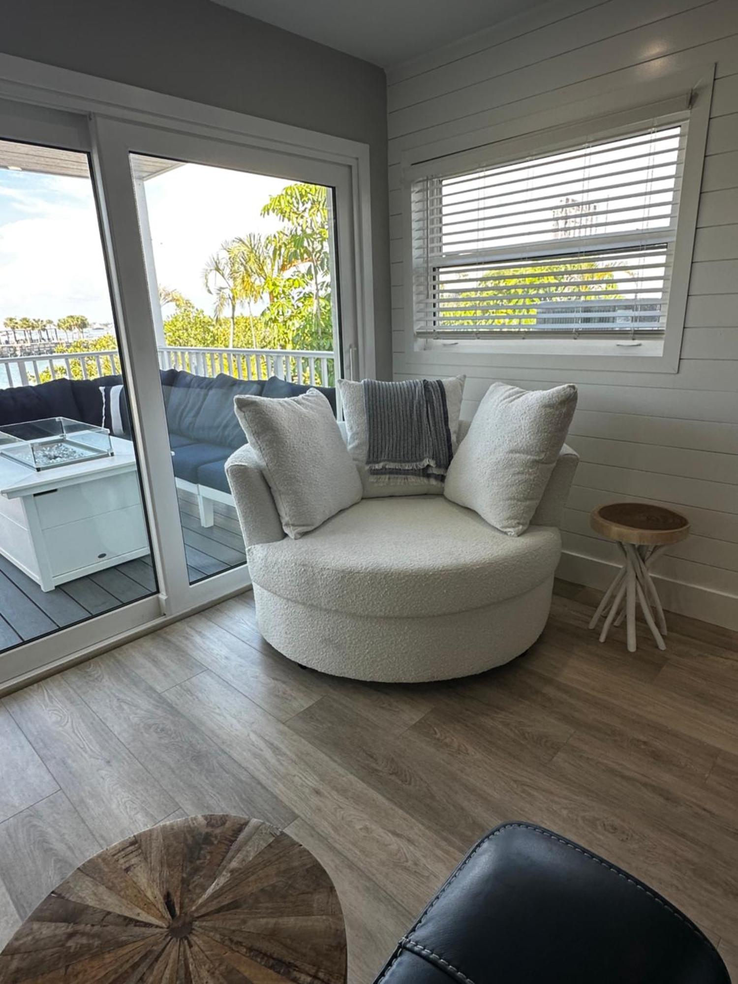 Chadwick Cove Marina Aparthotel Englewood Eksteriør bilde